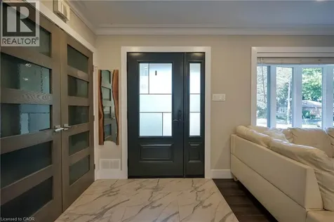 390 Wendall Place Oakville ON L6K 2M1