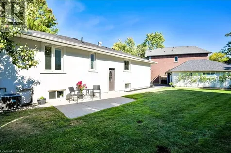 390 Wendall Place Oakville ON L6K 2M1
