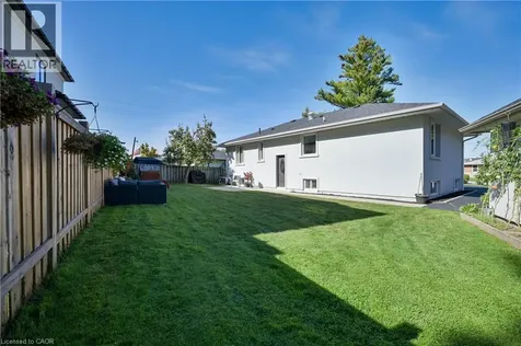 390 Wendall Place Oakville ON L6K 2M1