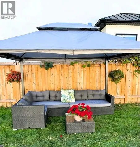 390 Wendall Place Oakville ON L6K 2M1