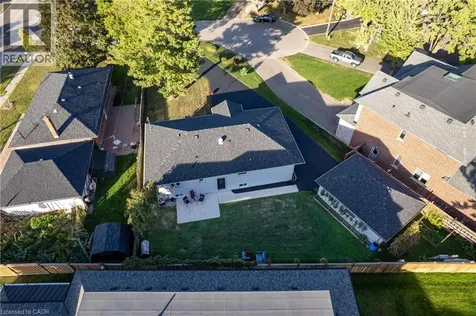 390 Wendall Place Oakville ON L6K 2M1