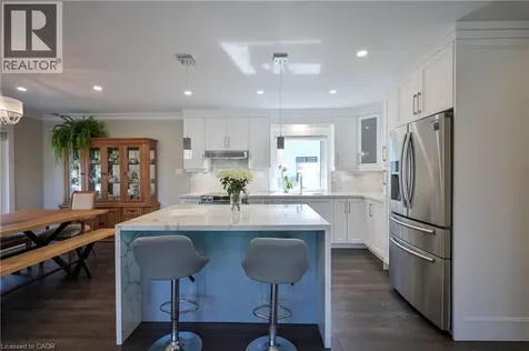 390 Wendall Place Oakville ON L6K 2M1