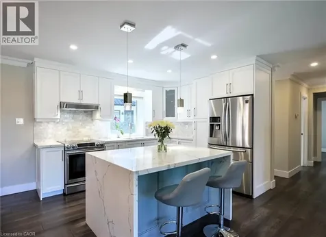 390 Wendall Place Oakville ON L6K 2M1