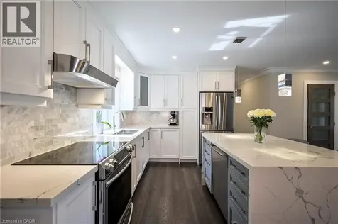 390 Wendall Place Oakville ON L6K 2M1