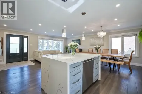 390 Wendall Place Oakville ON L6K 2M1