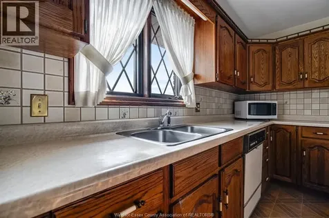 5 Lucy Crescent Leamington ON N8H 4S4