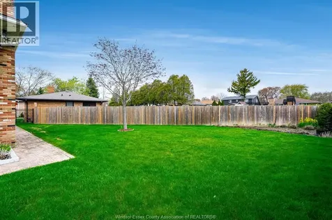 5 Lucy Crescent Leamington ON N8H 4S4