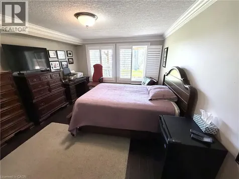 31 Bishop Tonnos Way Hamilton ON L9B 2L7