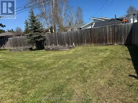 27 Ottawa Street Kapuskasing ON P5N 1Y6