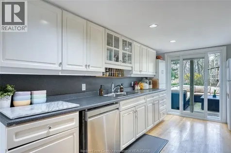 374 Lakewood Drive Amherstburg ON N9V 2Y8