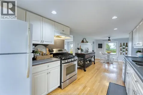 374 Lakewood Drive Amherstburg ON N9V 2Y8