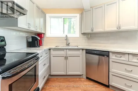 10 Sunset Court Wasaga Beach ON L9Z 2A9