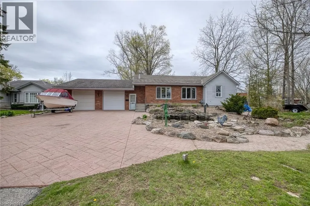 638 Broad Street West Dunnville ON N1A 1T7