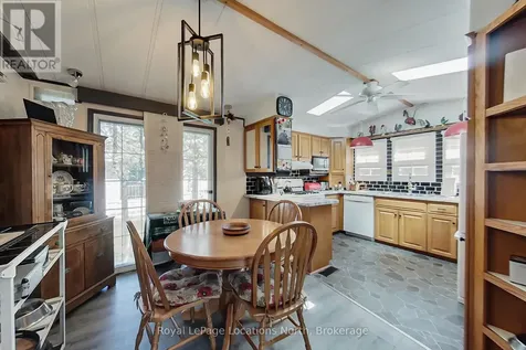 18 Prince Charles Avenue Springwater ON L0L 1P0