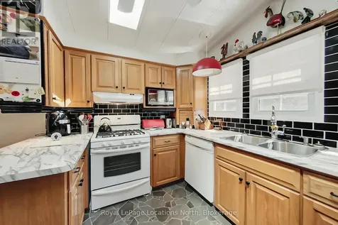 18 Prince Charles Avenue Springwater ON L0L 1P0