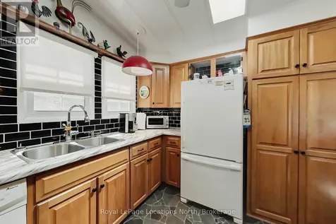 18 Prince Charles Avenue Springwater ON L0L 1P0