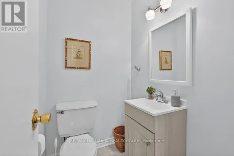 912 Dynes Road Ottawa ON K2C 0G8
