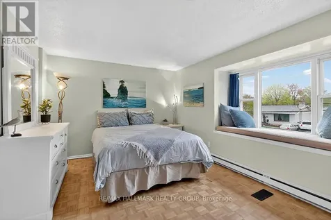 912 Dynes Road Ottawa ON K2C 0G8