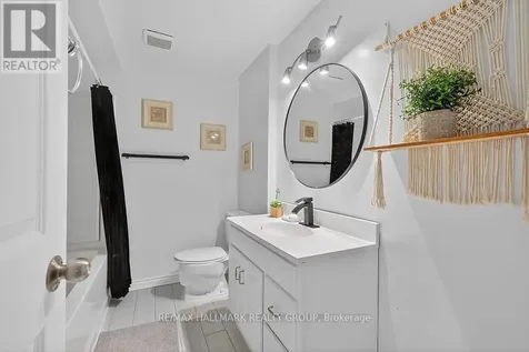 912 Dynes Road Ottawa ON K2C 0G8