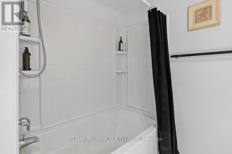 912 Dynes Road Ottawa ON K2C 0G8