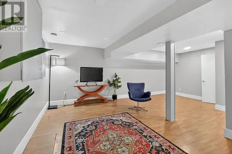 912 Dynes Road Ottawa ON K2C 0G8