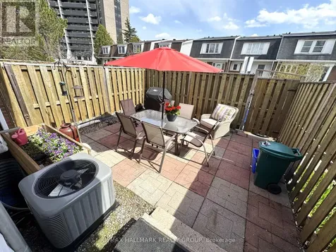 912 Dynes Road Ottawa ON K2C 0G8