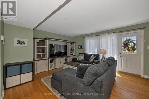 35 Monterey Drive Ottawa ON K2H 7A9