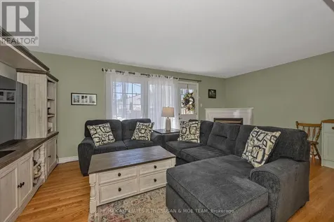35 Monterey Drive Ottawa ON K2H 7A9