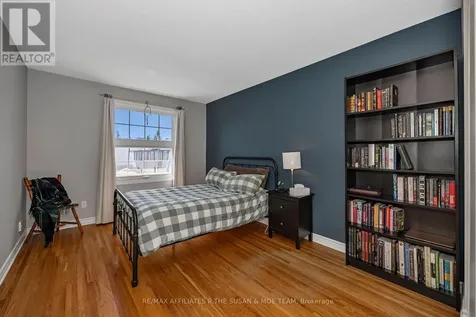 35 Monterey Drive Ottawa ON K2H 7A9