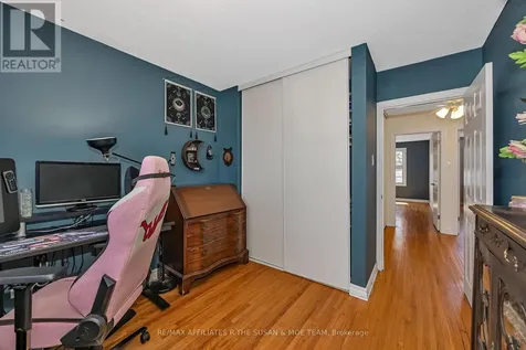 35 Monterey Drive Ottawa ON K2H 7A9