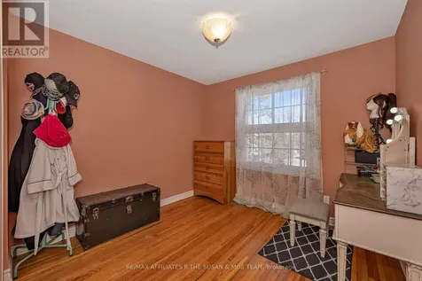 35 Monterey Drive Ottawa ON K2H 7A9