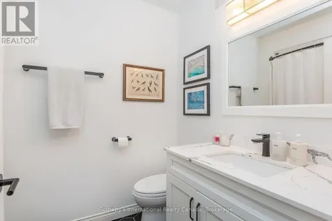 125 Fairway Crescent Collingwood ON L9Y 5B4