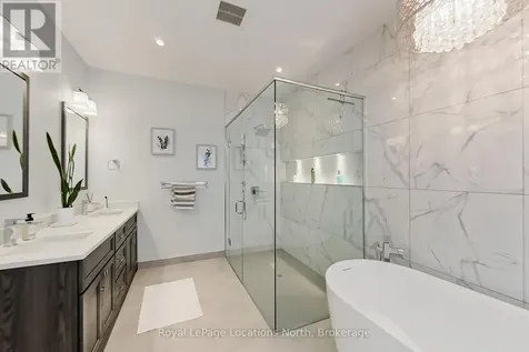 18 Frances Drive Collingwood ON L9Y 0A9