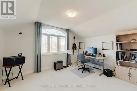 18 Frances Drive Collingwood ON L9Y 0A9
