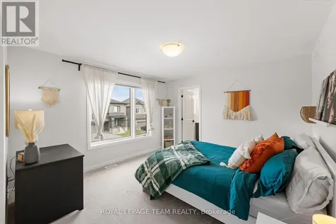 98 Ralph Erfle Way Ottawa ON K2J 6W2