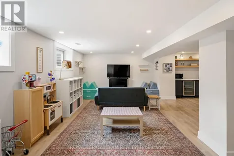 98 Ralph Erfle Way Ottawa ON K2J 6W2