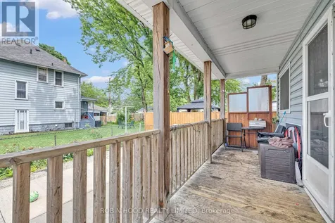406 Glengarry Avenue Windsor ON N9A 1P9
