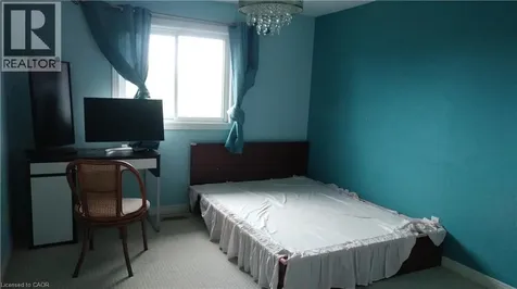 206 Northmanor Crescent Kitchener ON N2N 3C4