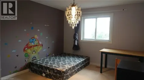 206 Northmanor Crescent Kitchener ON N2N 3C4