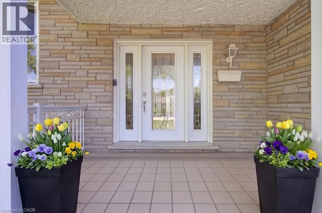 2344 Brinell Avenue Burlington ON L7R 3P5