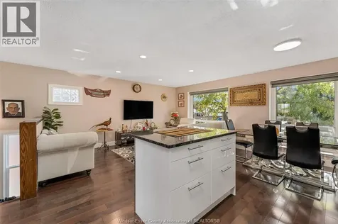 9978 Forest Glade Court Windsor ON N8R 2B9