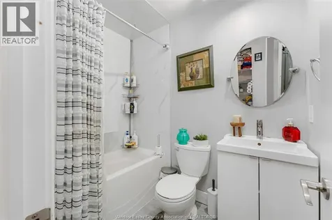 9978 Forest Glade Court Windsor ON N8R 2B9