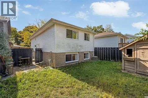 9978 Forest Glade Court Windsor ON N8R 2B9