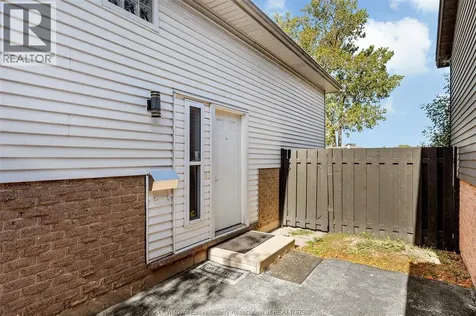 9978 Forest Glade Court Windsor ON N8R 2B9