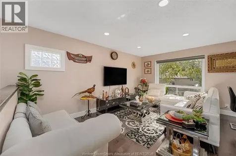 9978 Forest Glade Court Windsor ON N8R 2B9