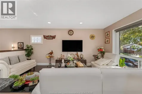 9978 Forest Glade Court Windsor ON N8R 2B9