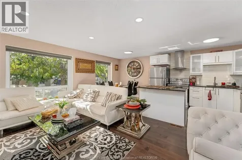 9978 Forest Glade Court Windsor ON N8R 2B9