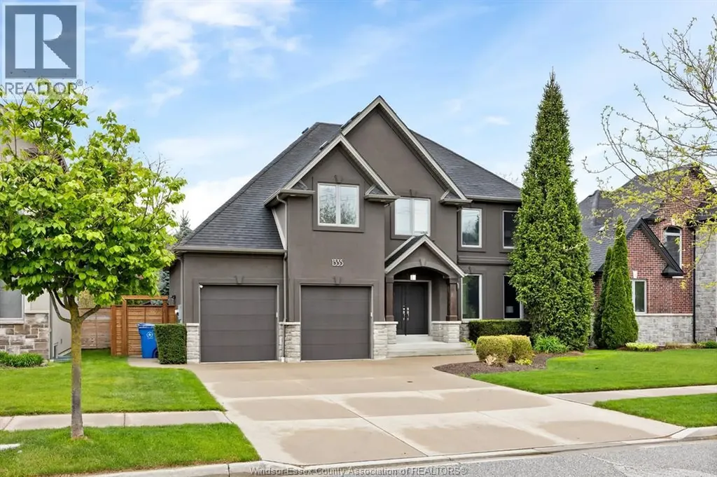 1335 Maple Lasalle ON N9J 0B3