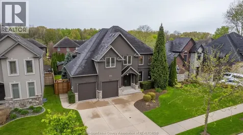 1335 Maple Lasalle ON N9J 0B3