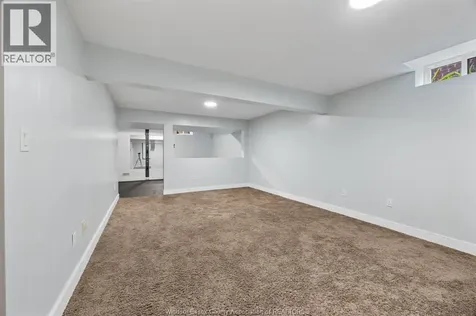 1335 Maple Lasalle ON N9J 0B3